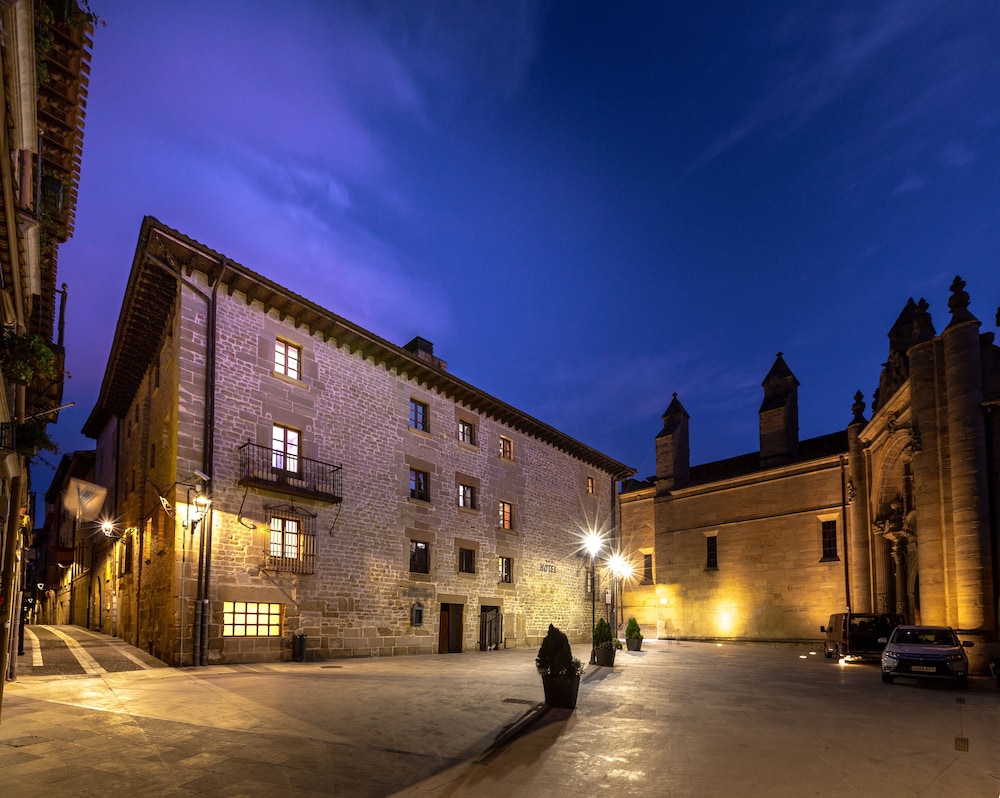 Palacio de Pujadas — hotel in Viana