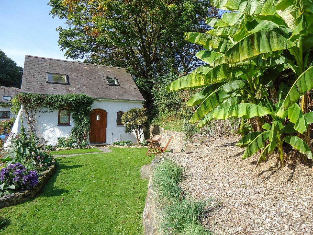 Wisteria Lodge Cottage — 4-Star Luxury Hotel in Fishguard, United Kingdom
