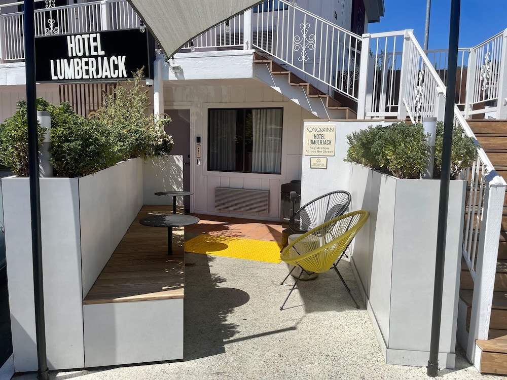 The Lumberjack Hotel - photo 49