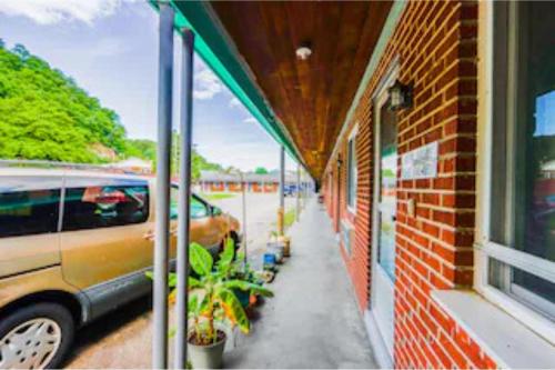 Travelers Inn by OYO Beaver Hwy 19 - photo 2