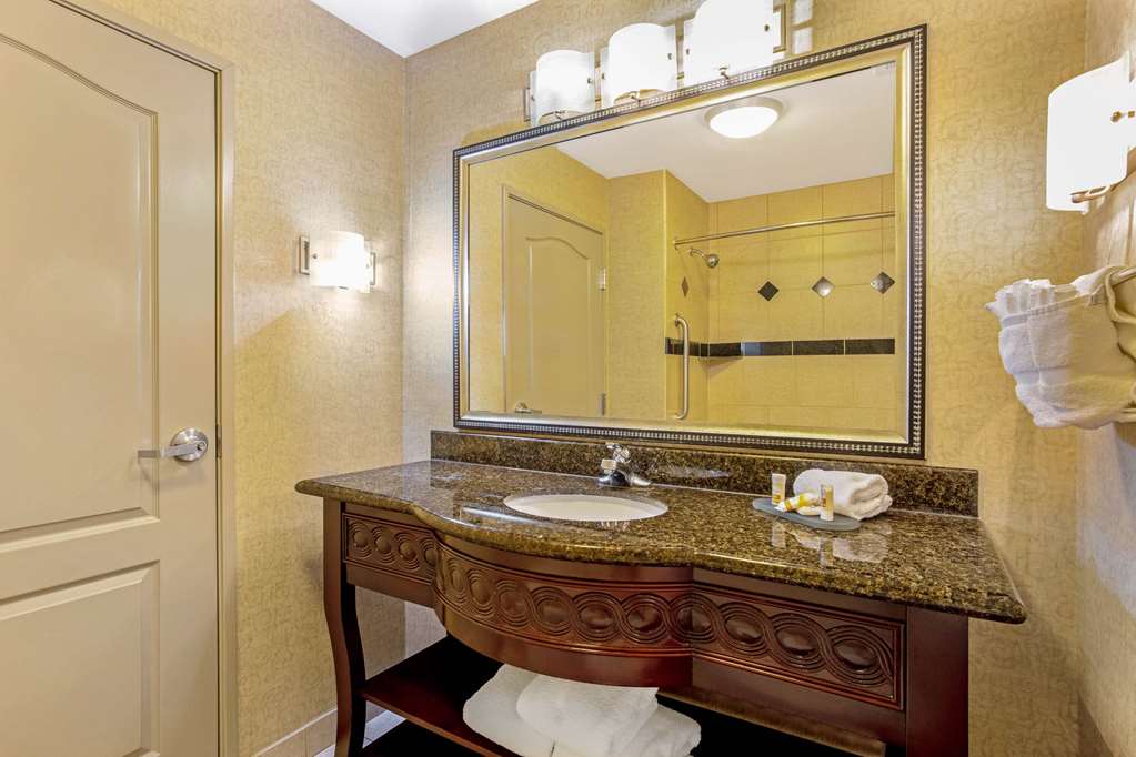 La Quinta Inn & Suites by Wyndham Cleburne - photo 19