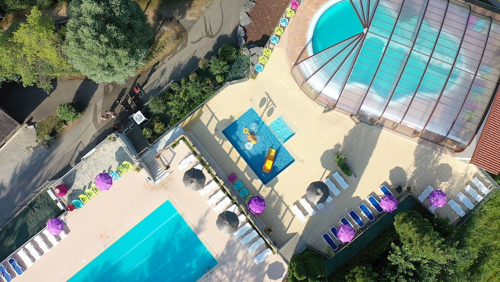 Camping Le Moulin — 4-Star Luxury Hotel in Perrigny, France