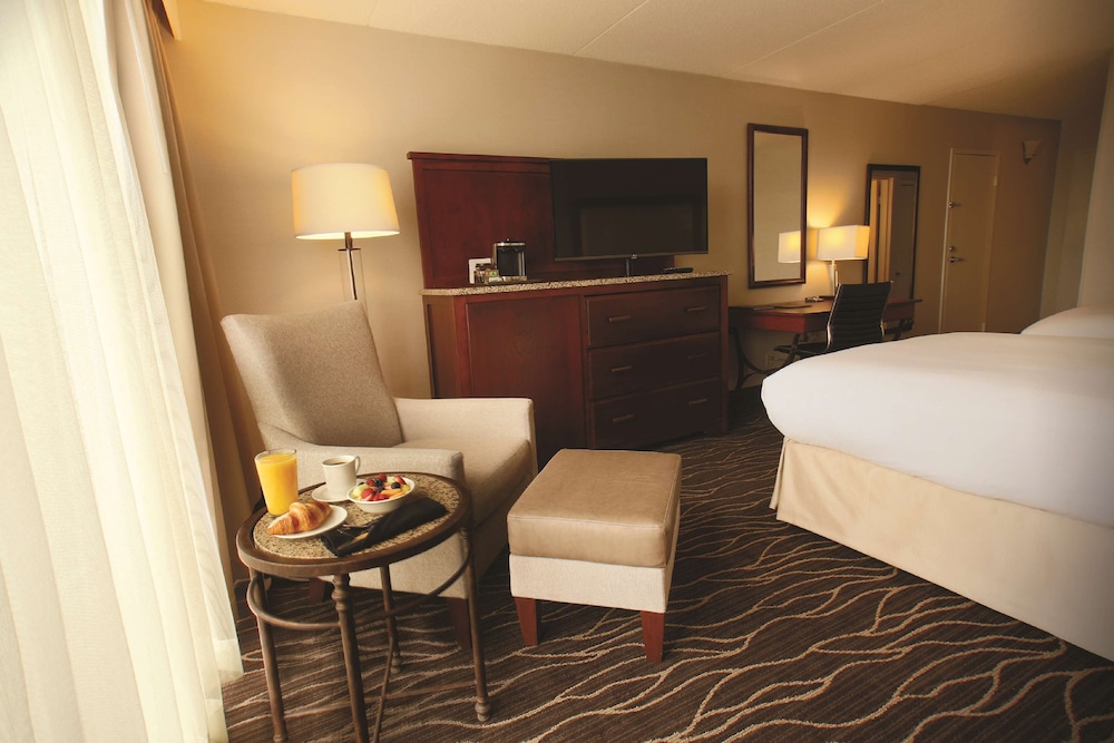 Hilton Kansas City Airport - photo 11