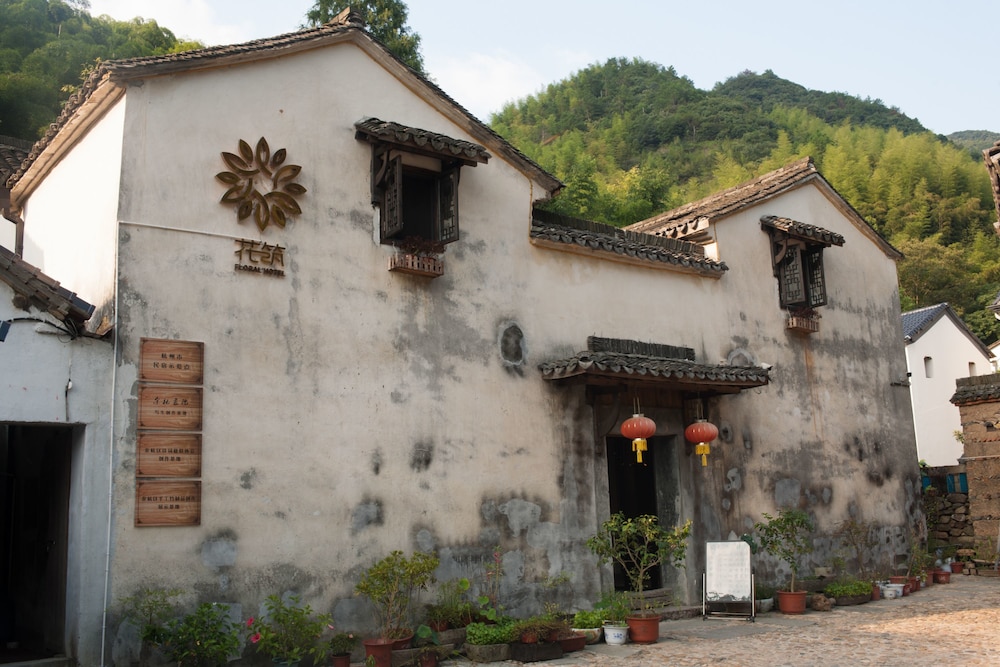 Floral Hotel Hangzhou Jiulinjingshe — hotel in Linping