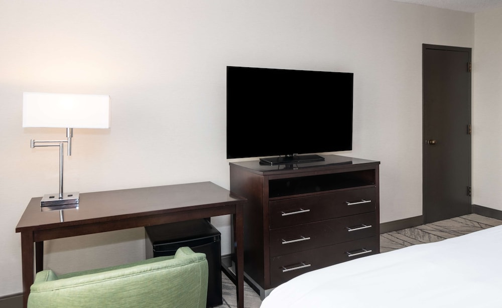 DoubleTree by Hilton Newark Penn Station - photo 25