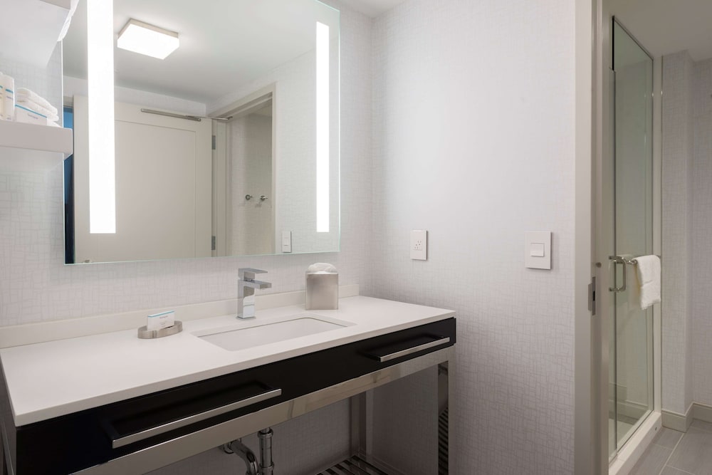 Hampton Inn & Suites Bridgewater - photo 20