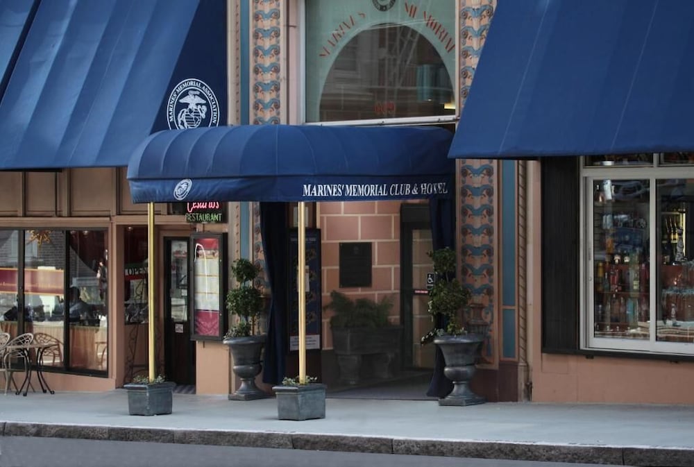 Marine's Memorial Club - photo 31