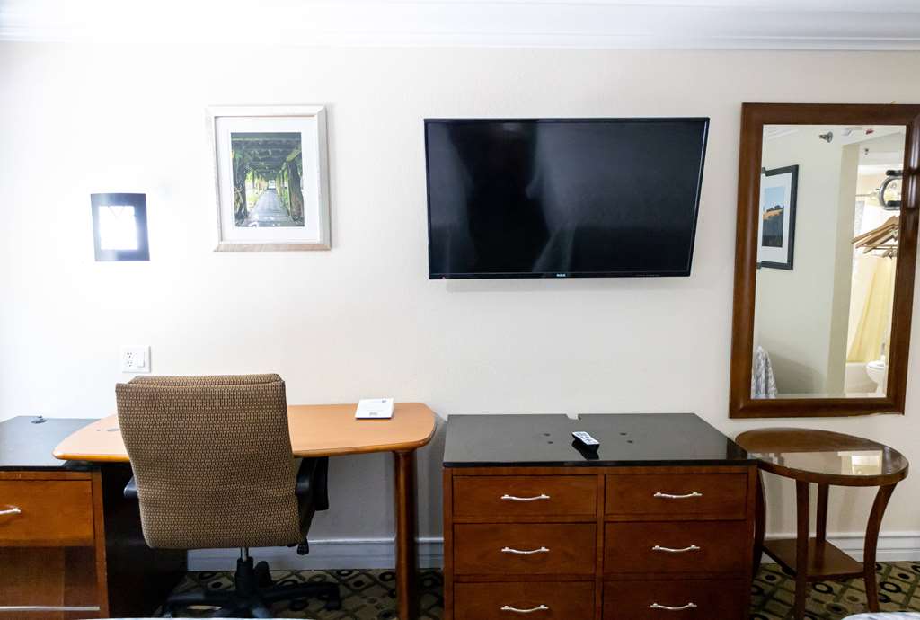 Days Inn By Wyndham College Park Atlanta Airport South - photo 15