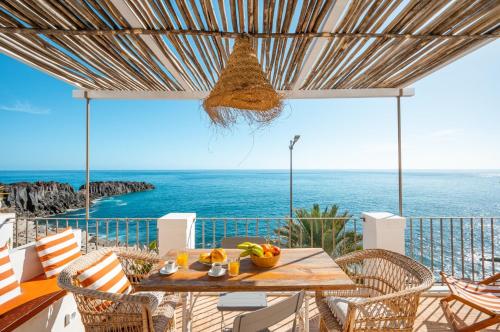 Casa da Rocha — 4-Star Luxury Hotel in Camara De Lobos, Portugal