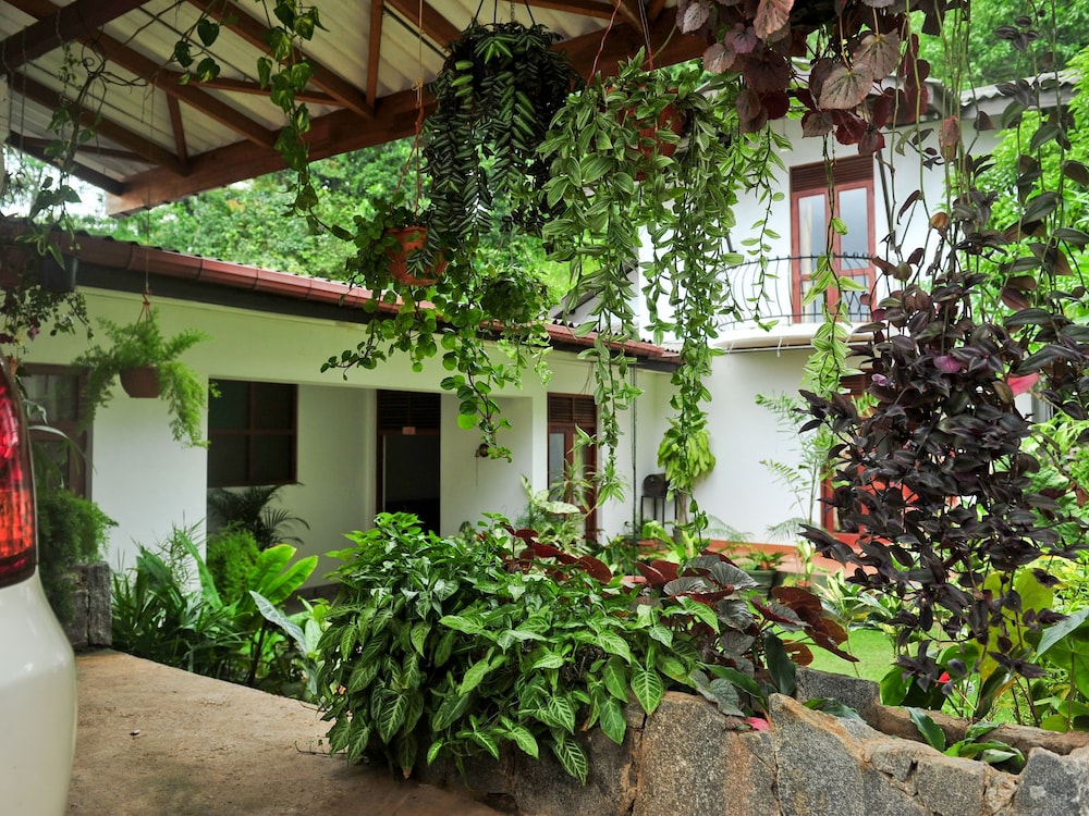 Resort Beam - carbon neutral hotel in Kandy