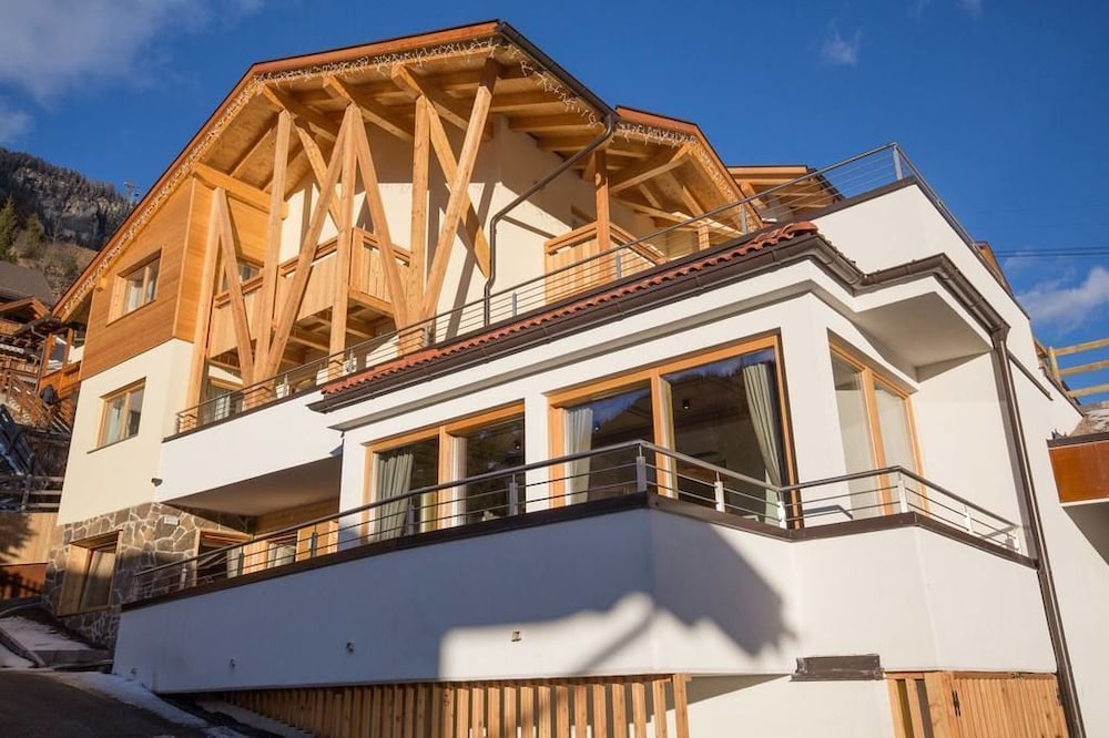 Chalet Marcora — 4-Star Luxury Hotel in Campitello Di Fassa, Italy