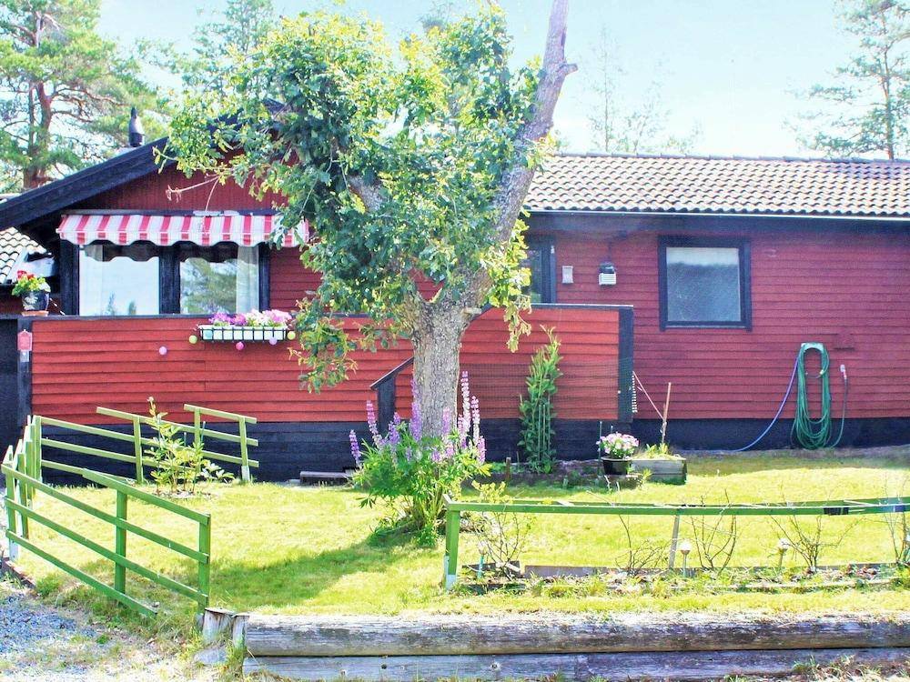 Scenic Lakeside Cottage By Traum 13616703 — Lidkoeping