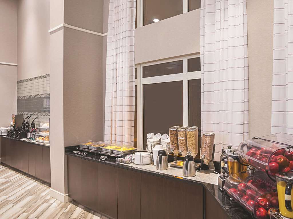 La Quinta Inn & Suites by Wyndham Flagstaff - photo 42