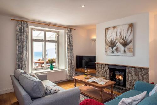 Drake Cottage with Hot tub — 4-Star Luxury Hotel in Torpoint, United Kingdom