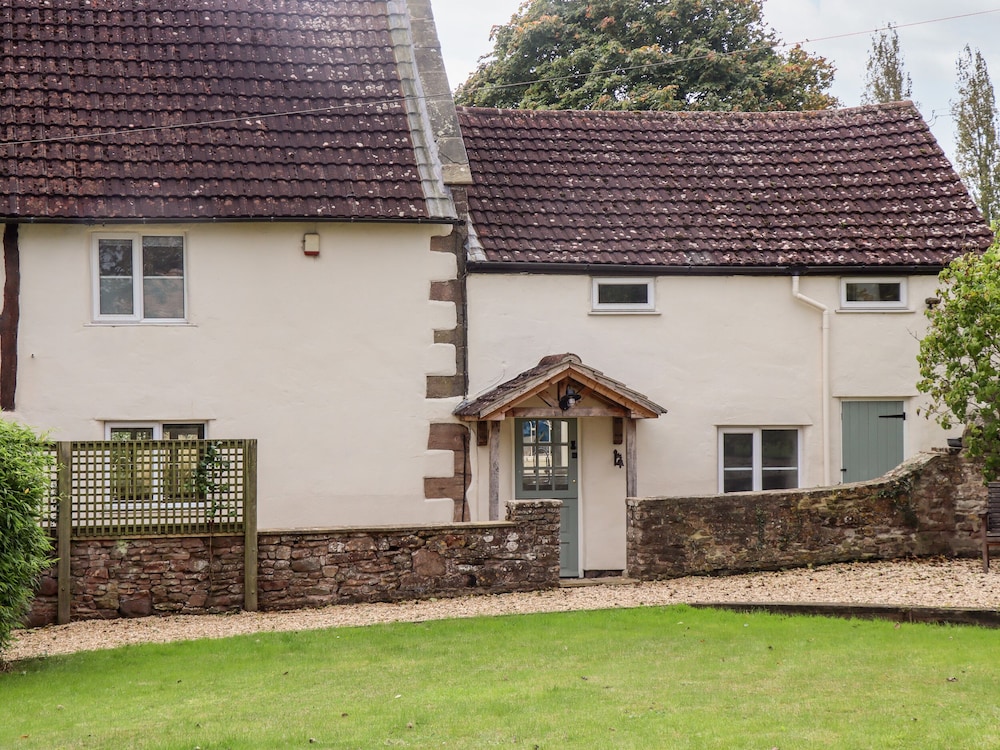 1 WhiteHouse Cottages — 4-Star Luxury Hotel in Ross On Wye, United Kingdom
