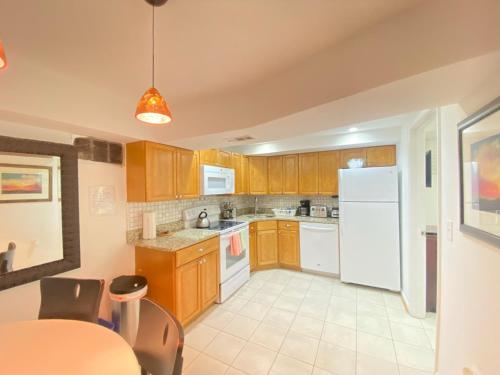 COMFY Basement Home 2 Bdrm1Den 3Queen Beds — 4-Star Luxury Hotel in Washington, United States