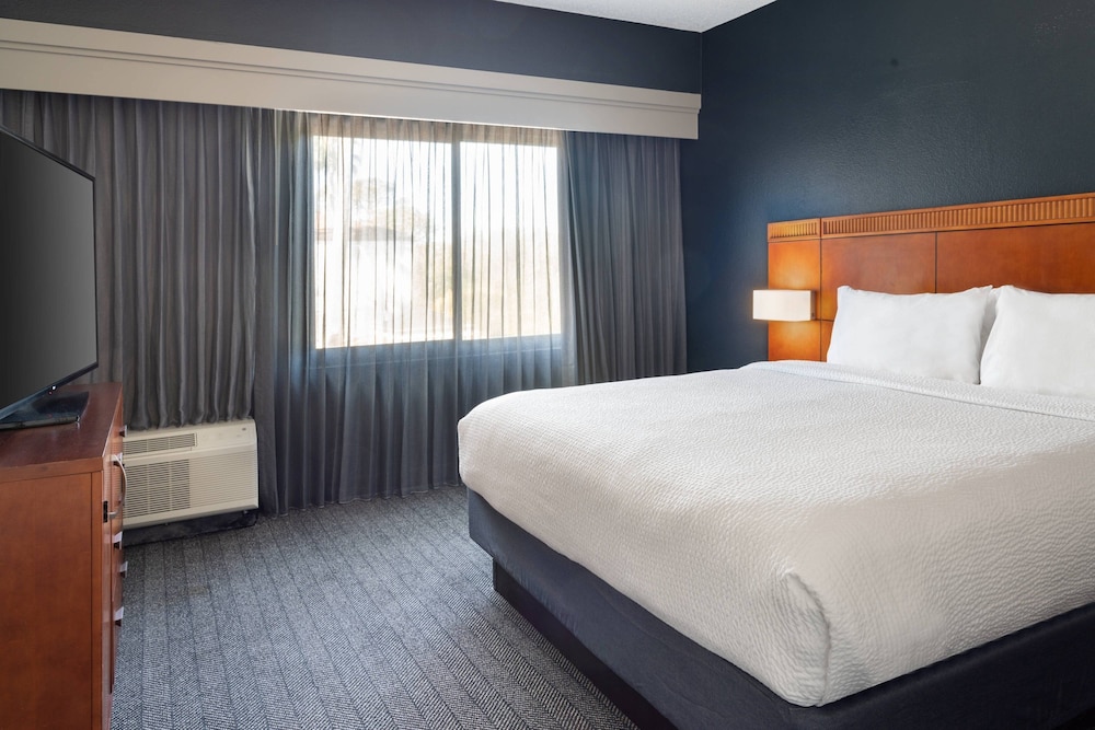 Courtyard St. Petersburg Clearwater - photo 5