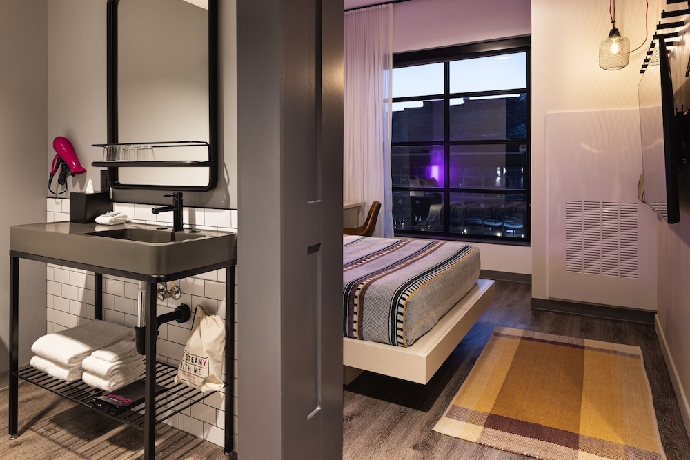 Moxy Omaha Downtown - photo 8
