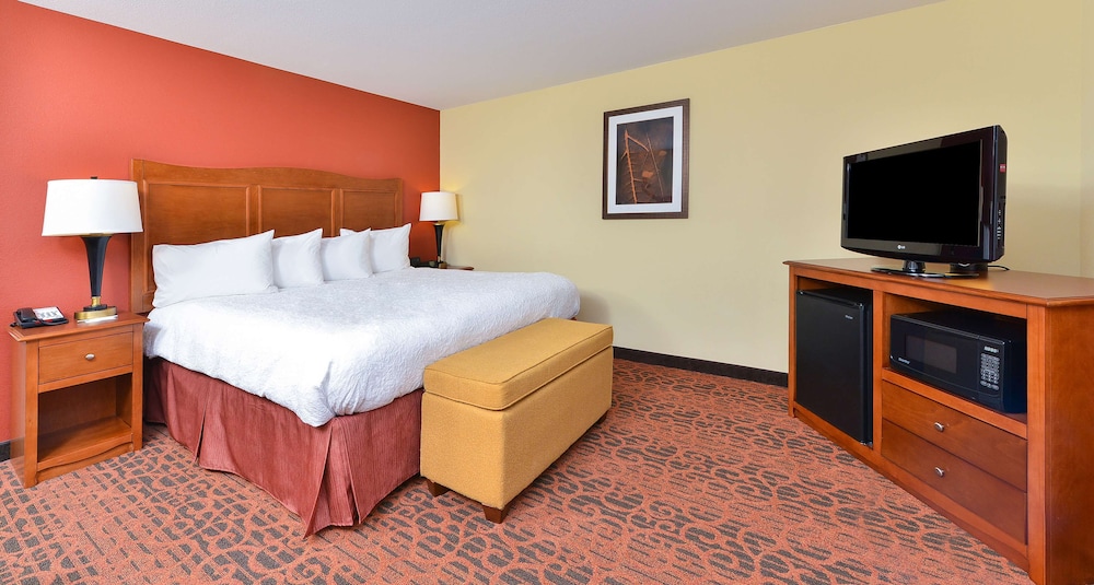 Hampton Inn Clinton IA - photo 20