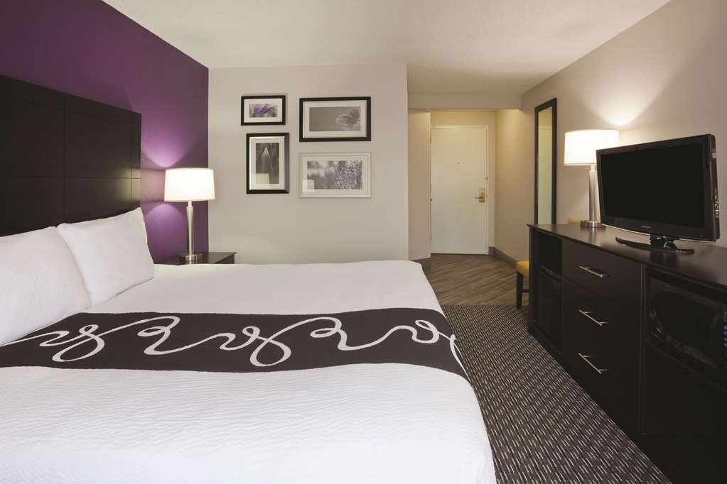 La Quinta Inn & Suites by Wyndham Minneapolis Bloomington W - photo 22