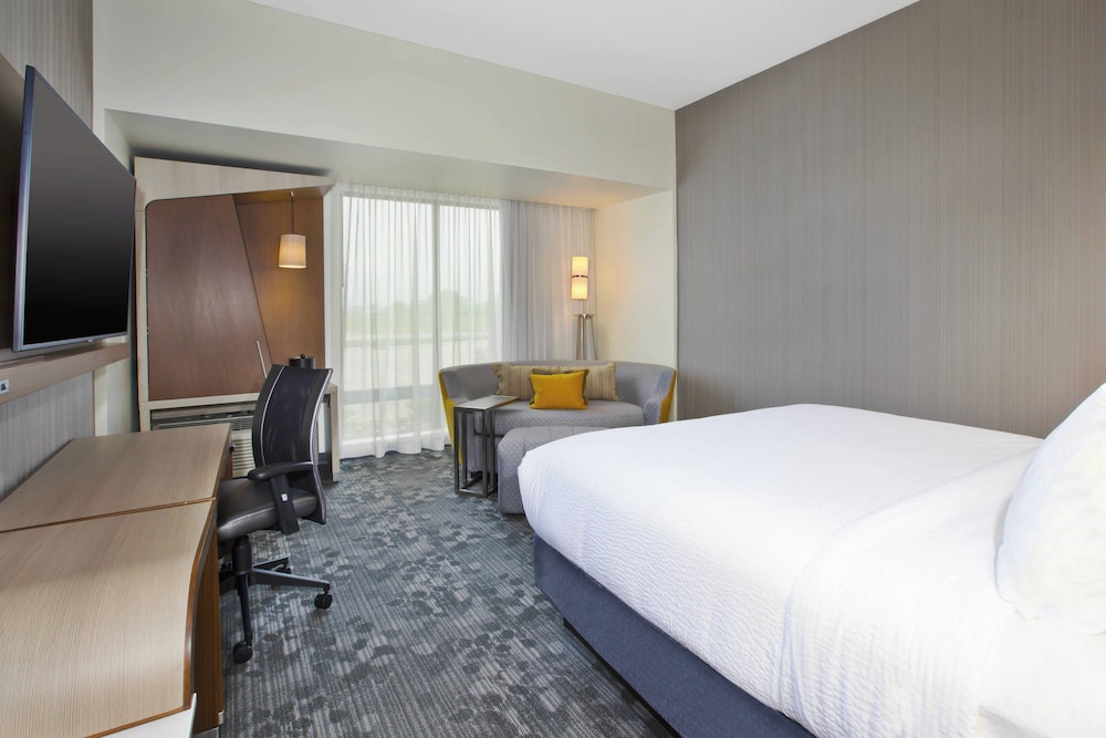 Courtyard by Marriott St. Joseph Benton Harbor - photo 11