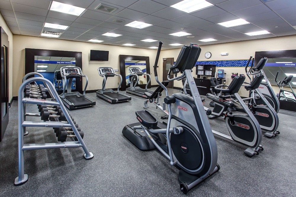 Hampton Inn & Suites Wichita Airport - photo 17