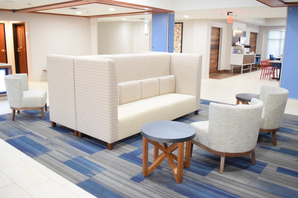 Holiday Inn Express Hotel & Suites West I 10 by IHG - photo 4
