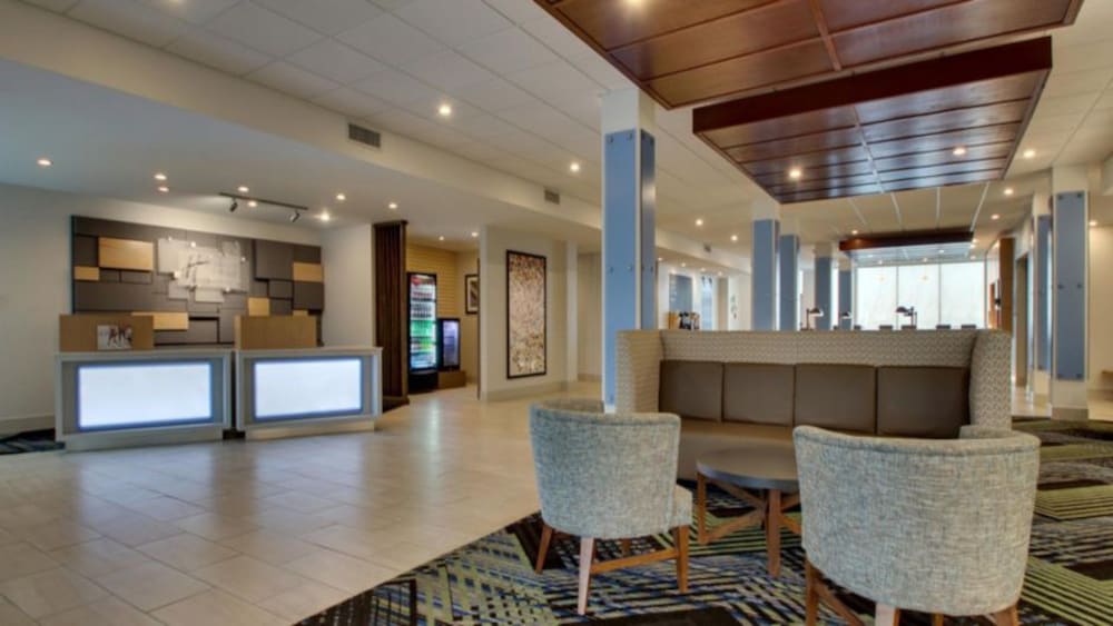 Holiday Inn Express Hotel & Suites Mount Pleasant an IHG Hotel - photo 2
