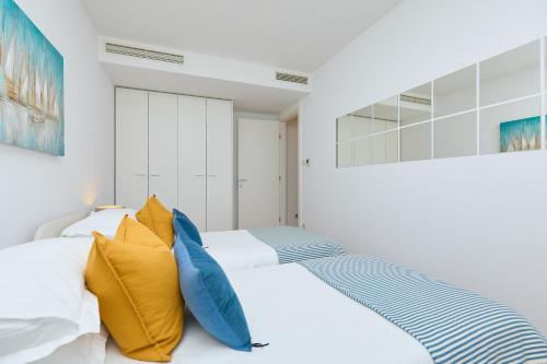 Beachfront Luxury Complex 2BD Sunset Apartment