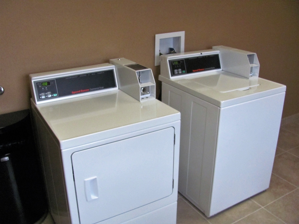 Cobblestone Inn & Suites Ambridge - photo 38