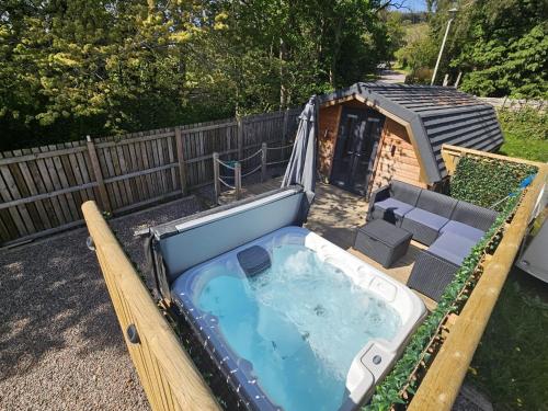 Morvan Pod & Hot Tub in Fort William, United Kingdom