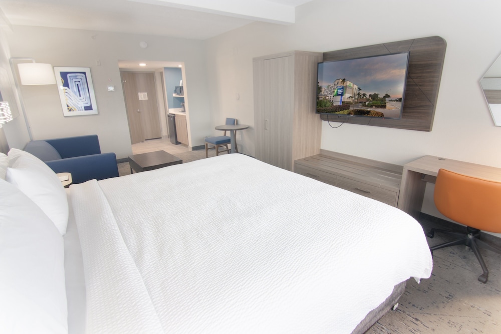 Holiday Inn Express & Suites Ft. Lauderdale Airport West by IHG - photo 25