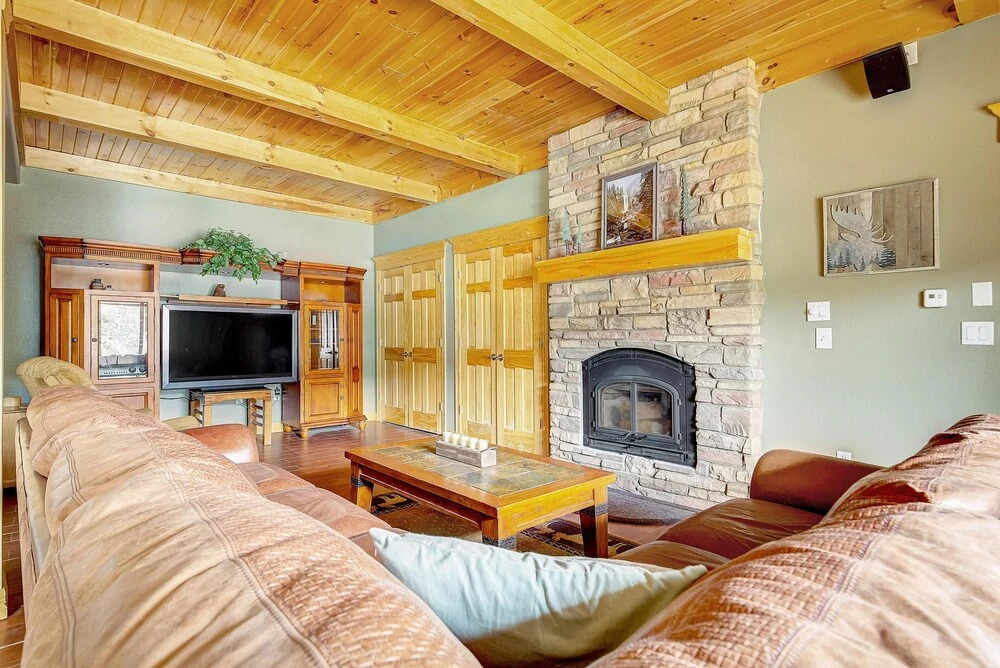 Secluded & Spacious Mountain Getaway - photo 2