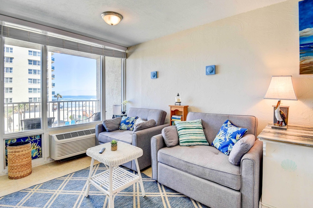 Daytona Beach Studio with Balcony and Ocean View - photo 2