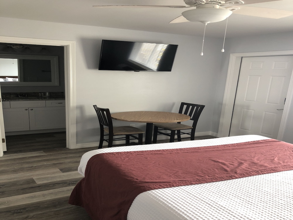 Beachgate CondoSuites & Motel - photo 95