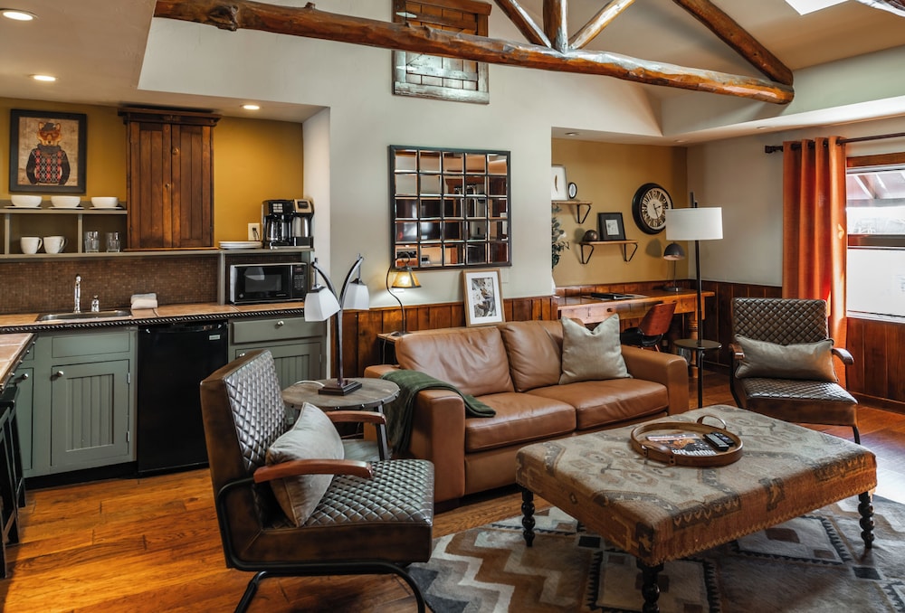 Highland Haven Creekside Inn - photo 83