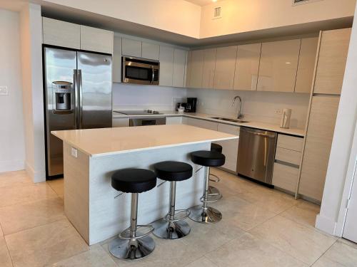Oceanview 2BR with Beach & Pool Hallandale — 4-Star Luxury Hotel in Hallandale Beach, United States