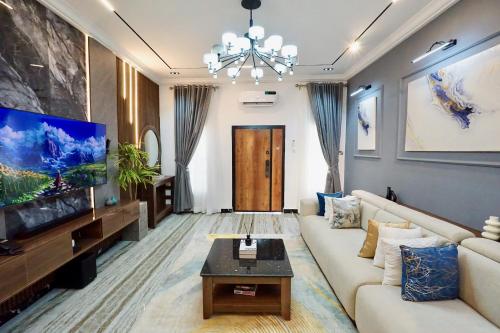 Hampton Suite By Lsp Homes Lekki Phase 1 — 4-Star Luxury Hotel in Lagos, Nigeria