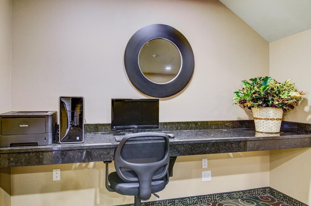 Castle Rock Inn & Suites - photo 53
