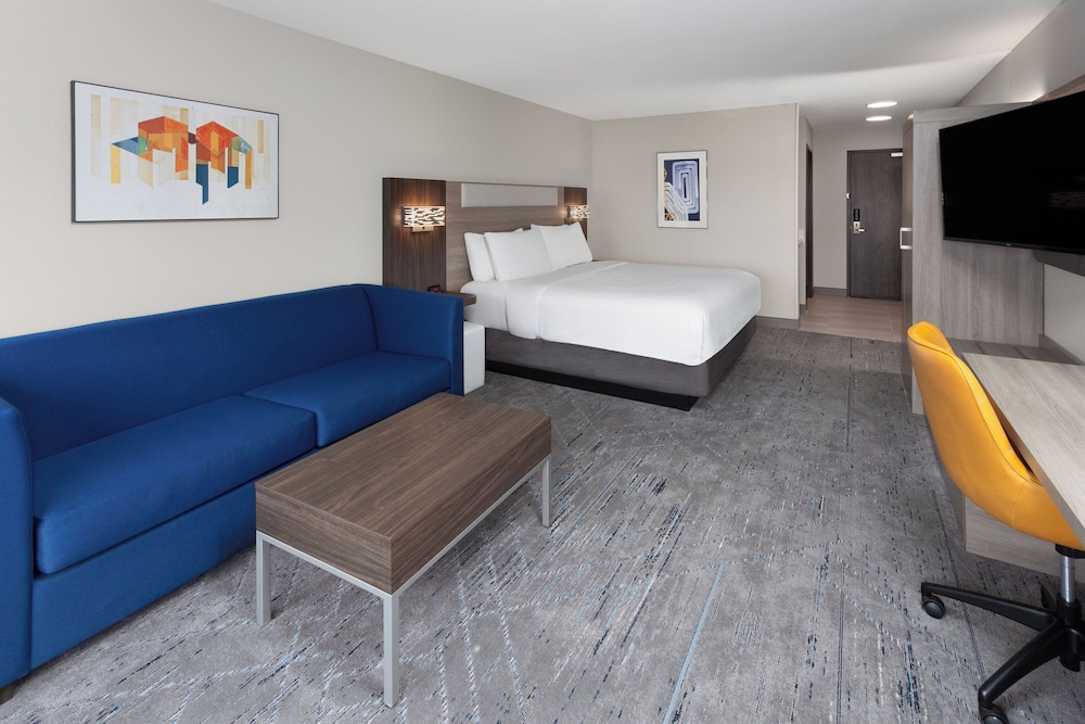 Holiday Inn Express & Suites Reedsburg Dells Area by IHG - photo 16