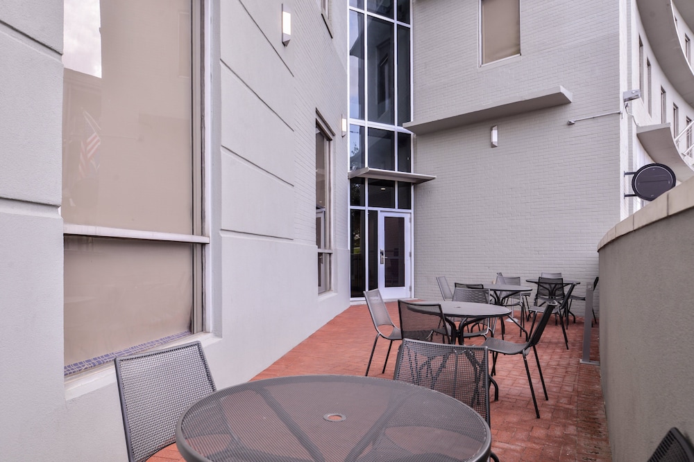 Holiday Inn Express New Orleans Arts District by IHG - photo 33
