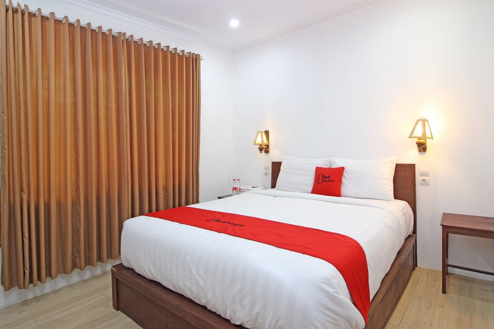 RedDoorz near Borobudur Temple 2 in Magelang, Indonesia