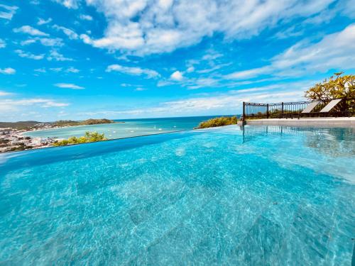 Carribbean Hill Stunning View and infinity pool in Unknown City, Saint Martin