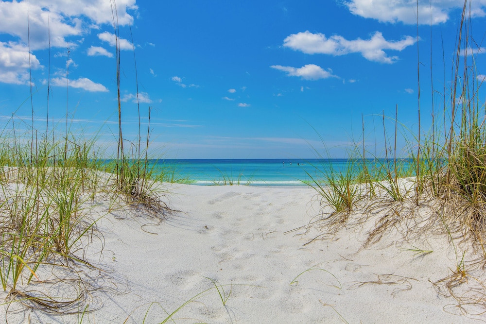 Sago by the Sea: 2 bed 2.5 bath Retreat Steps From the Beach Sleeps 7 - photo 33