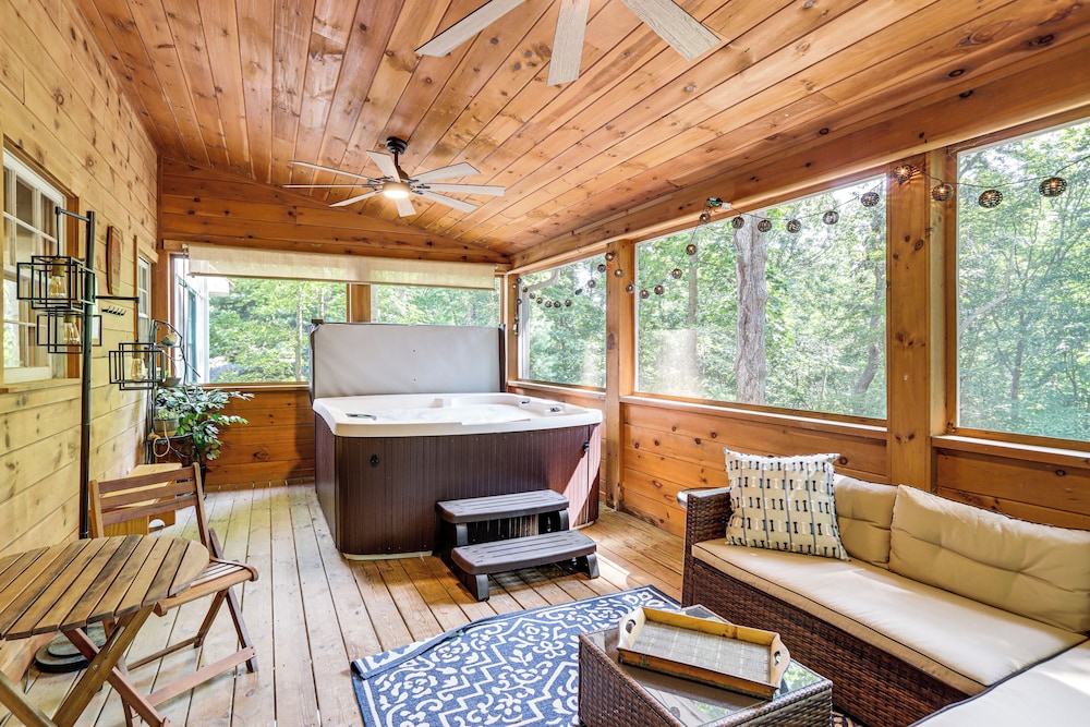 Cozy Ellijay Cabin Hot Tub Yard and Resort Access - featured photo