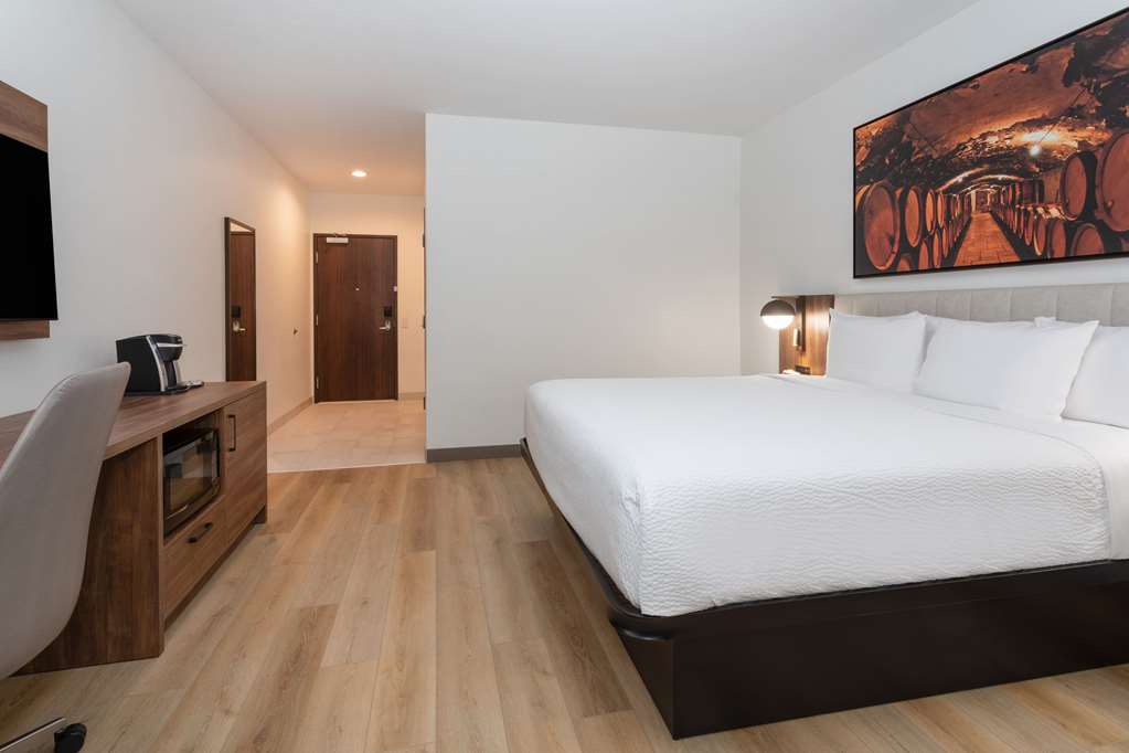 La Quinta Inn & Suites by Wyndham Galt Lodi North - photo 38