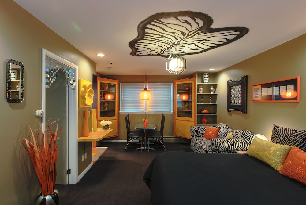 The Roxbury - photo 3