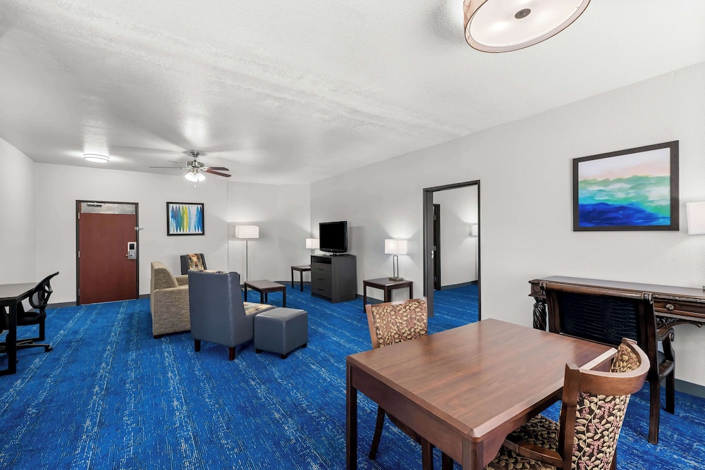 Best Western Palace Inn & Suites — Big Spring — photo 4