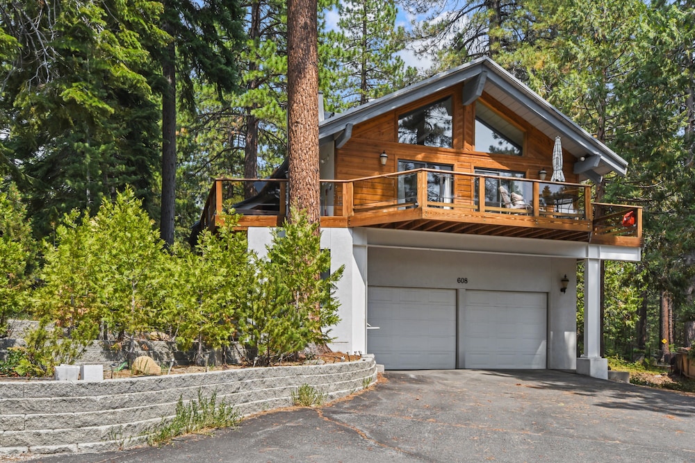 Tumbleweed Trails Deck & Hot Tub in Incline Village, United States