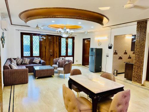 Divine India Service Apartment 1 BHK E 30 — 4-Star Luxury Hotel in New Delhi, India